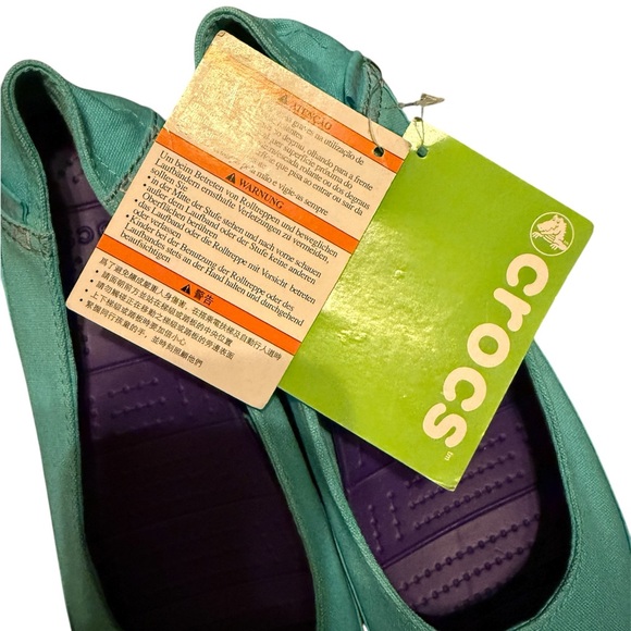 NWT Crocs Pool/Light Grey Color Slip in Flat Shoes Woman’s size 9 Stretch Sole - Picture 7 of 8